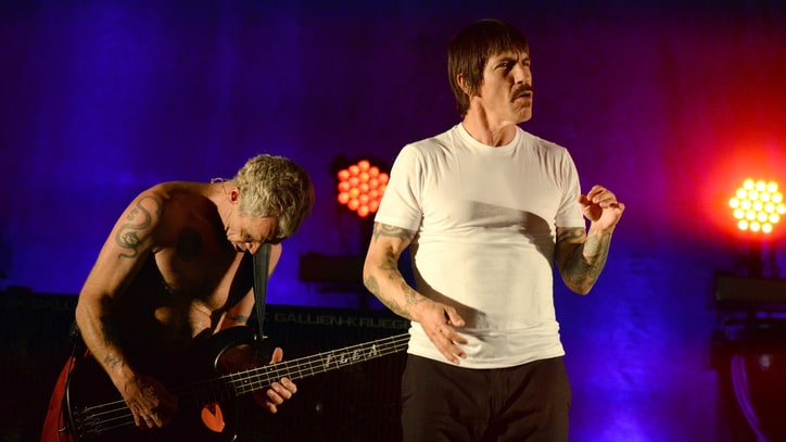 Red Hot Chili Peppers Cover David Bowie at Bernie Sanders Fundraiser