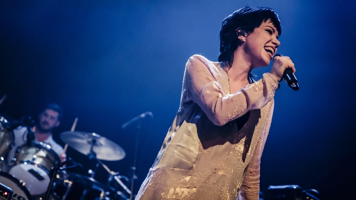 Watch Courtney Love, Carly Rae Jepsen Cover Fleetwood Mac