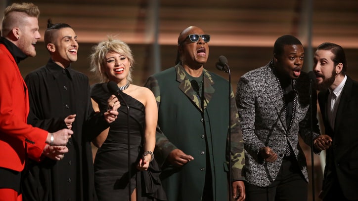 Watch Stevie Wonder's Emotional Maurice White Tribute at Grammys