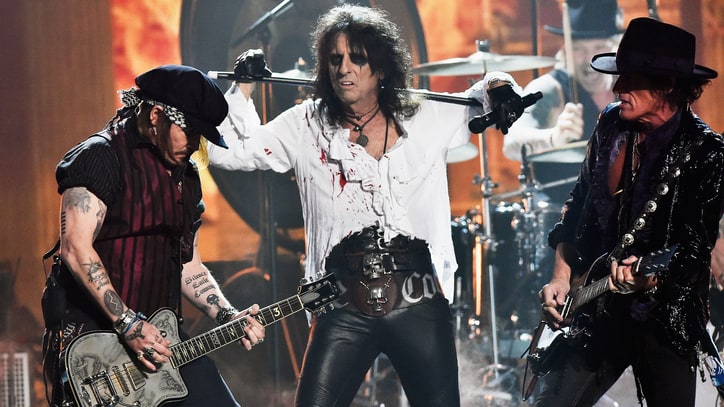 Hollywood Vampires Salute Lemmy With Fiery Grammy Tribute