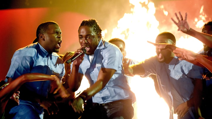 Grammys 2016: King Kendrick Lamar Steals the Show