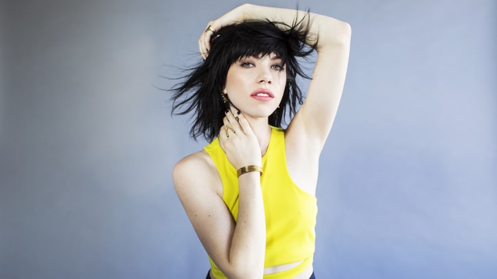 Carly Rae Jepsen Talks 'Fuller House' Theme Song