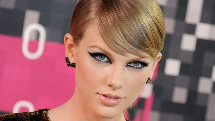 Taylor Swift Donates $250,000 to Kesha After Court Ruling