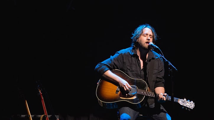 Hear Hayes Carll's Affirming 'Sake of the Song'