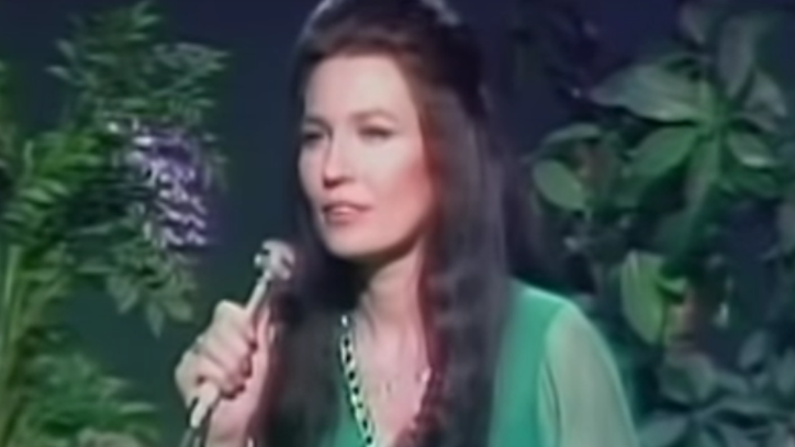 Flashback: See Loretta Lynn Sing Conway Twitty's 'Hello Darlin''