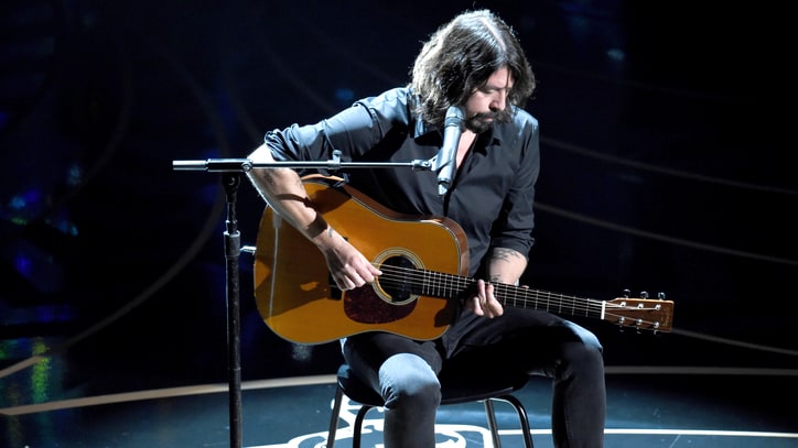 Dave Grohl Plays Touching 'Blackbird' Cover at Oscars 2016