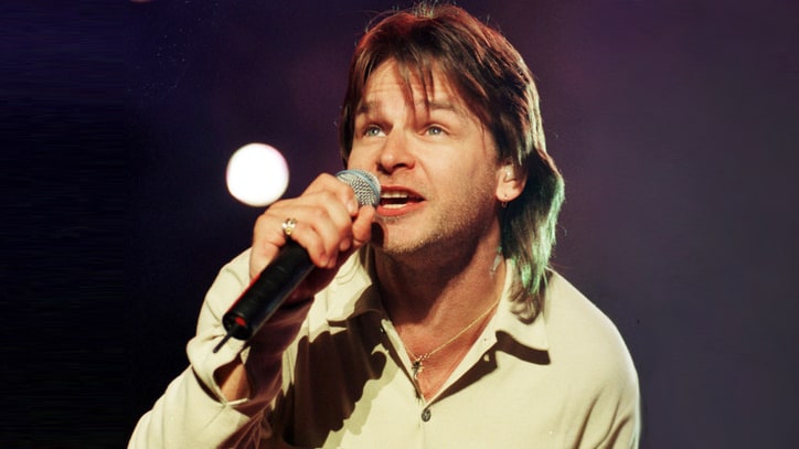 Flashback: Genesis Play 'Land of Confusion' With Replacement Singer
