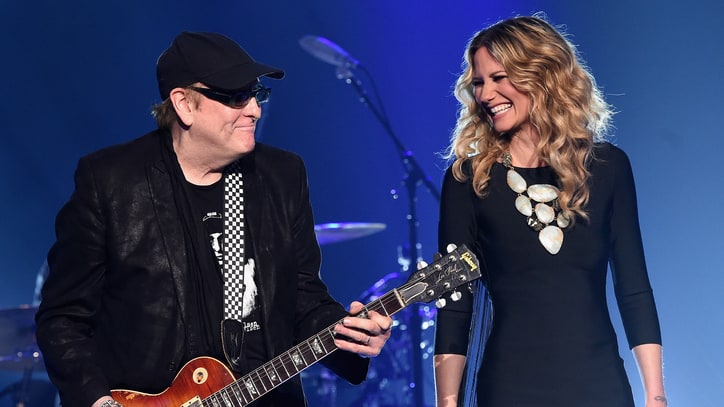 See Jennifer Nettles Perform 'I Want You to Want Me' With Cheap Trick