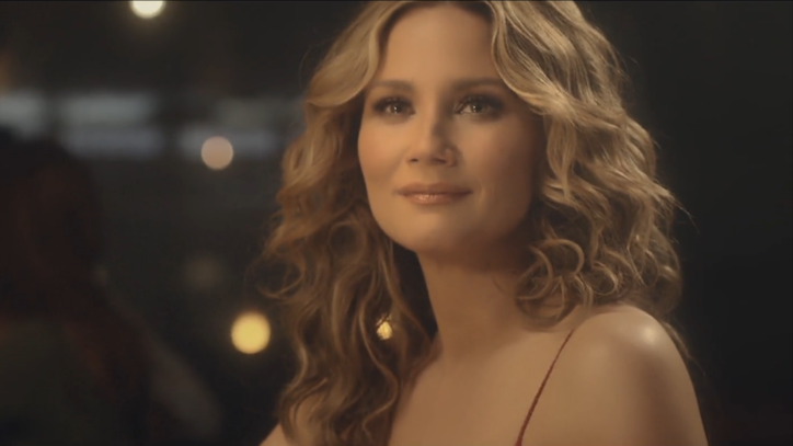 See Jennifer Nettles' Alluring 'Unlove You' Video