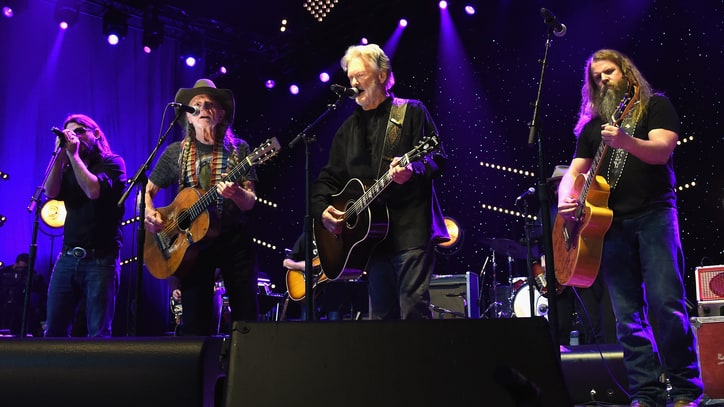 See Willie Nelson, Kris Kristofferson Reform the Highwaymen