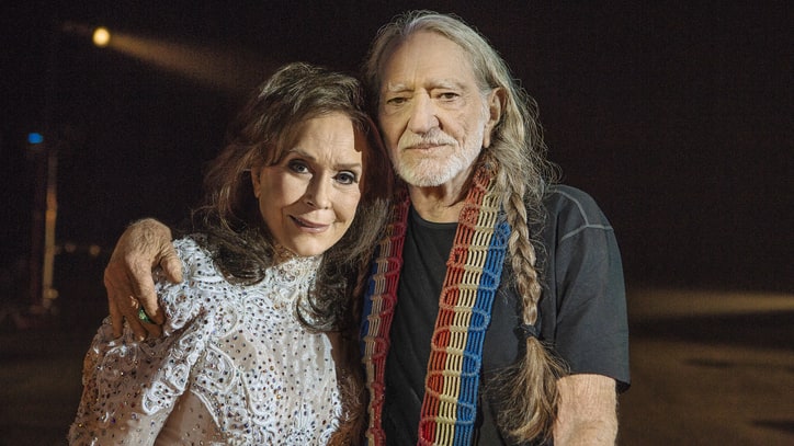 See Loretta Lynn, Willie Nelson's Somber 'Lay Me Down' Video