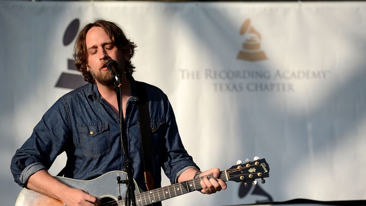 Hear Hayes Carll's Introspective New Album 'Lovers and Leavers'