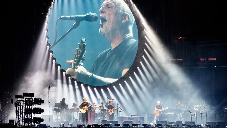 David Gilmour Ends Tour With Stunning Pink Floyd Hits, Soaring Solos