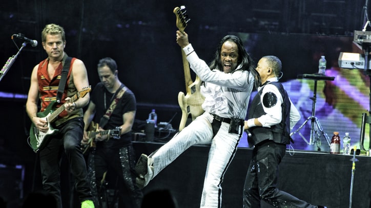See Behind-the-Scenes Photos of Chicago and Earth, Wind & Fire Live