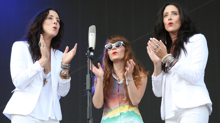 Jenny Lewis Plots More 'Rabbit Fur Coat' Dates With Watson Twins