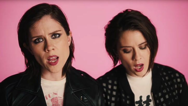Watch Tegan and Sara Survive Awkward Video Shoot in 'Boyfriend' Clip
