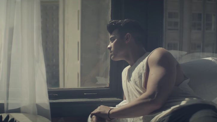 Watch Joe Jonas, Ashley Graham in Steamy 'Toothbrush' Video