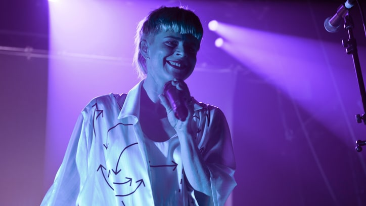 Robyn to Debut Remix Project at Festival Gigs