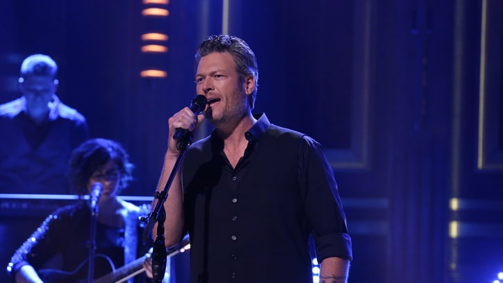 Blake Shelton on Gwen, Twitter Mistakes and Tabloid Trouble