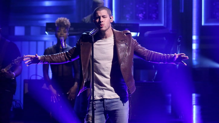 Watch Nick Jonas' Simple 'Close' Performance on 'Fallon'