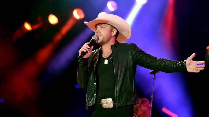 Justin Moore Details New Album 'Kinda Don't Care'