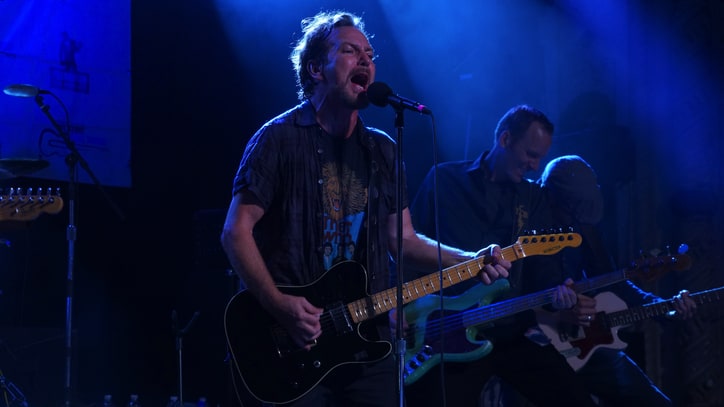 Watch Eddie Vedder Perform at All-Star Chicago Cubs Benefit Concert
