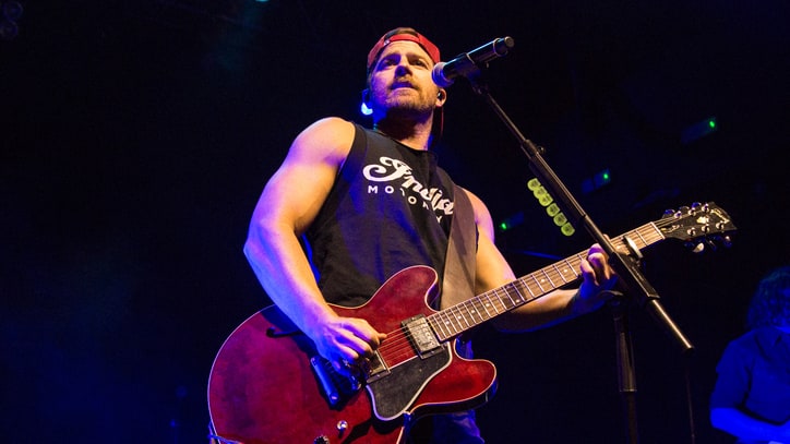 Watch Kip Moore Bust a Mid-Concert Texter