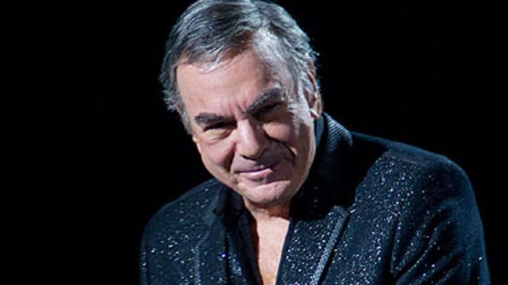 Neil Diamond Announces Engagement on Twitter
