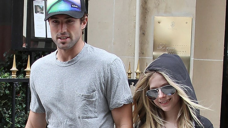 Avril Lavigne Attacked in Los Angeles