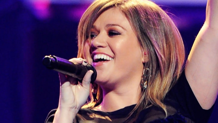 Tour Alert: Kelly Clarkson Hits the Road