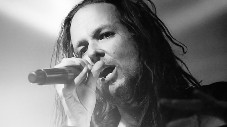 Korn Frontman: 'Obama Is an Illuminati Puppet'