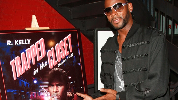 R. Kelly Writes 32 More Chapters of 'Trapped in the Closet'