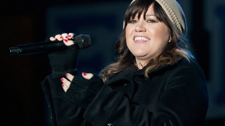 Kelly Clarkson to Sing National Anthem at Super Bowl XLVI