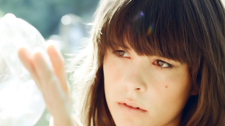 Exclusive Download: Madi Diaz's Upbeat 'Gimme A Kiss'