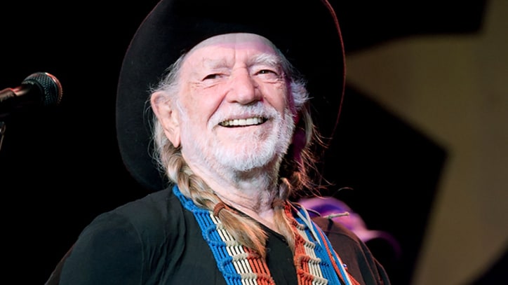 Willie Nelson Re-Signs to Sony Records, Announces New Albums