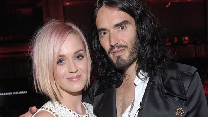 Katy Perry Signs Divorce Papers with Happy Face