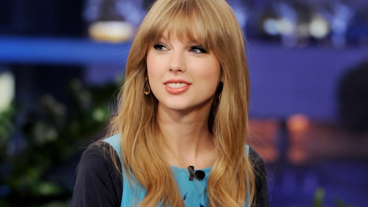 Taylor Swift in Talks to Play Joni Mitchell