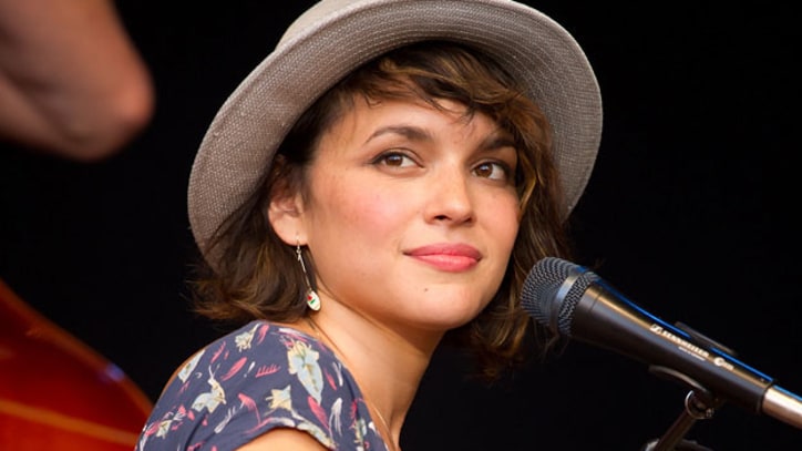 Watch Norah Jones' Live Webcast on 'Letterman'