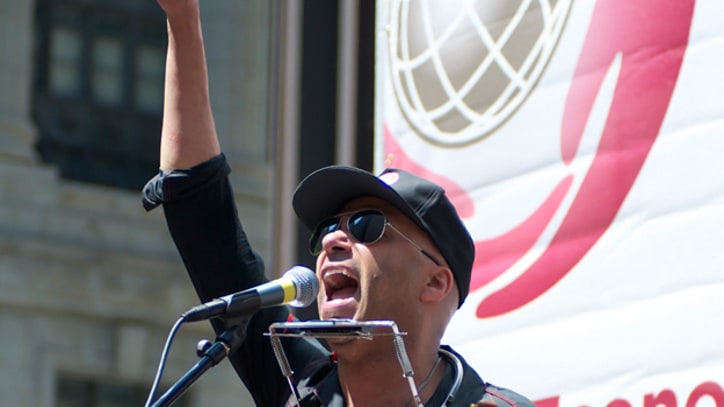 Tom Morello Gets Fired Up at Chicago Nurses Rally
