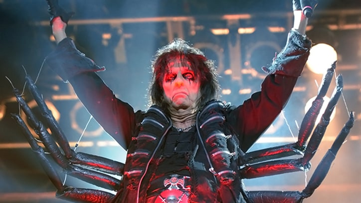 Alice Cooper Instructs His Band to 'Kill the Audience' at Bonnaroo