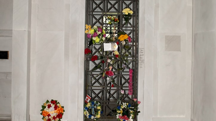 Elvis Crypt Pulled from Auction