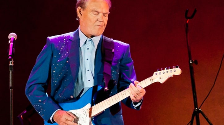Glen Campbell Says Farewell in Final L.A. Concert