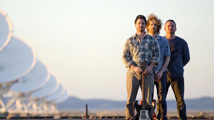 Song Premiere: Dispatch, 'Circles Around the Sun'
