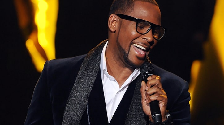 R. Kelly Rushed Back to Chicago After Falling Ill