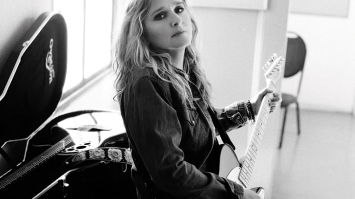 Song Premiere: Melissa Etheridge, 'Falling Up'