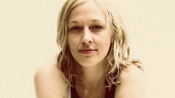 Song Premiere: Amy Cook Featuring Robert Plant, 'It's Gonna Rain'