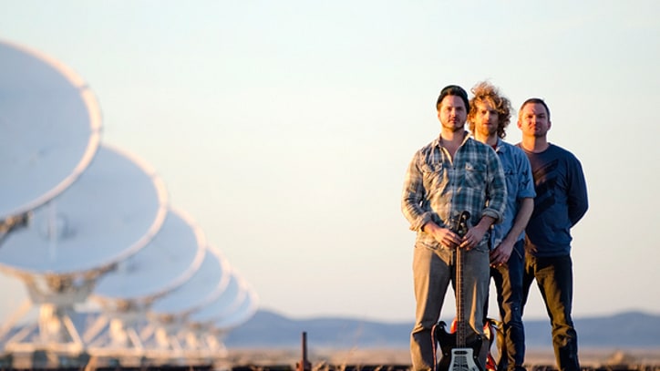 Album Premiere: Dispatch Re-energizes for 'Circles Around the Sun'