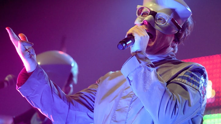 Devo to Release Song About Mitt Romney's Dog