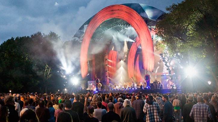 Neil Young, Foo Fighters Concert Nets $1.3 Billion in Pledges