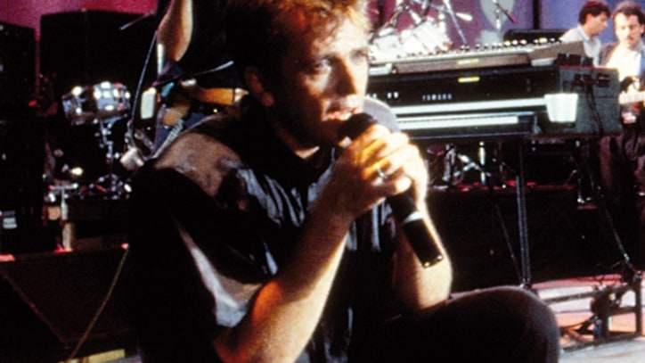 Peter Gabriel Builds Up 'In Your Eyes (Live in Athens 1987)' – Premiere